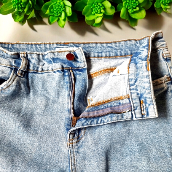 Suko Jeans Light Wash Distressed Hem Denim Jeans ๐ - Picture 6 of 7